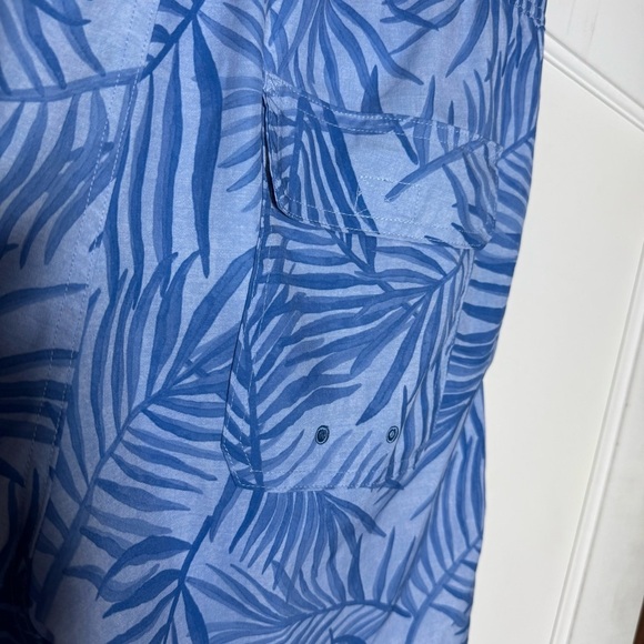 Vineyard Vines Blue Swim Trunks Floral Print Size Large Leaves Tropical - Picture 7 of 8